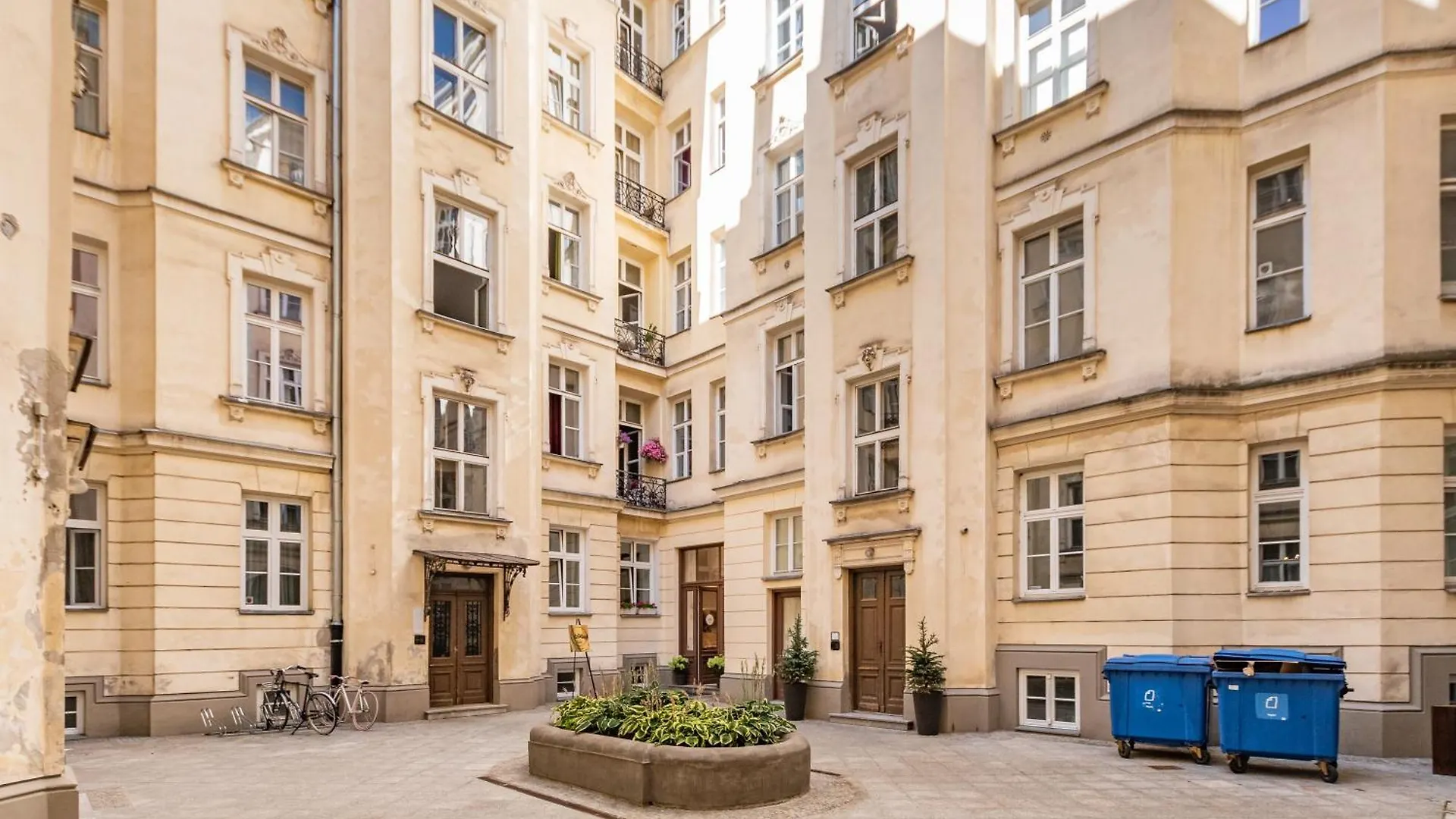Nowogrodzka 44 By Homeprime Warsaw Poland